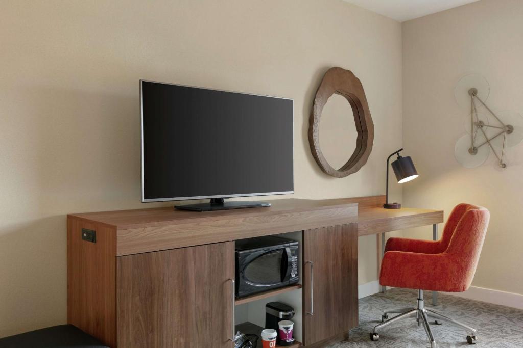 Hampton Inn And Suites By Hilton Johns Creek - Kingkamer