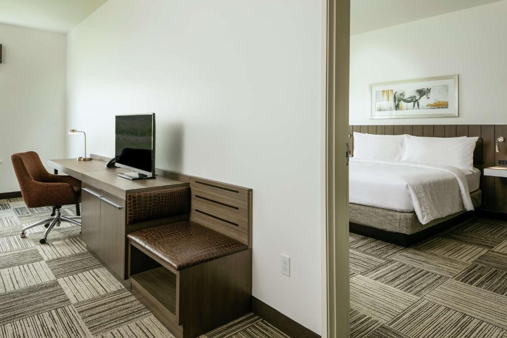 TV a/nebo společenská místnost v ubytování Hilton Garden Inn Wenatchee, Wa