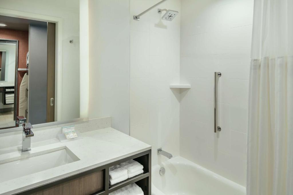 Koupelna v ubytování Hilton Garden Inn Wenatchee, Wa