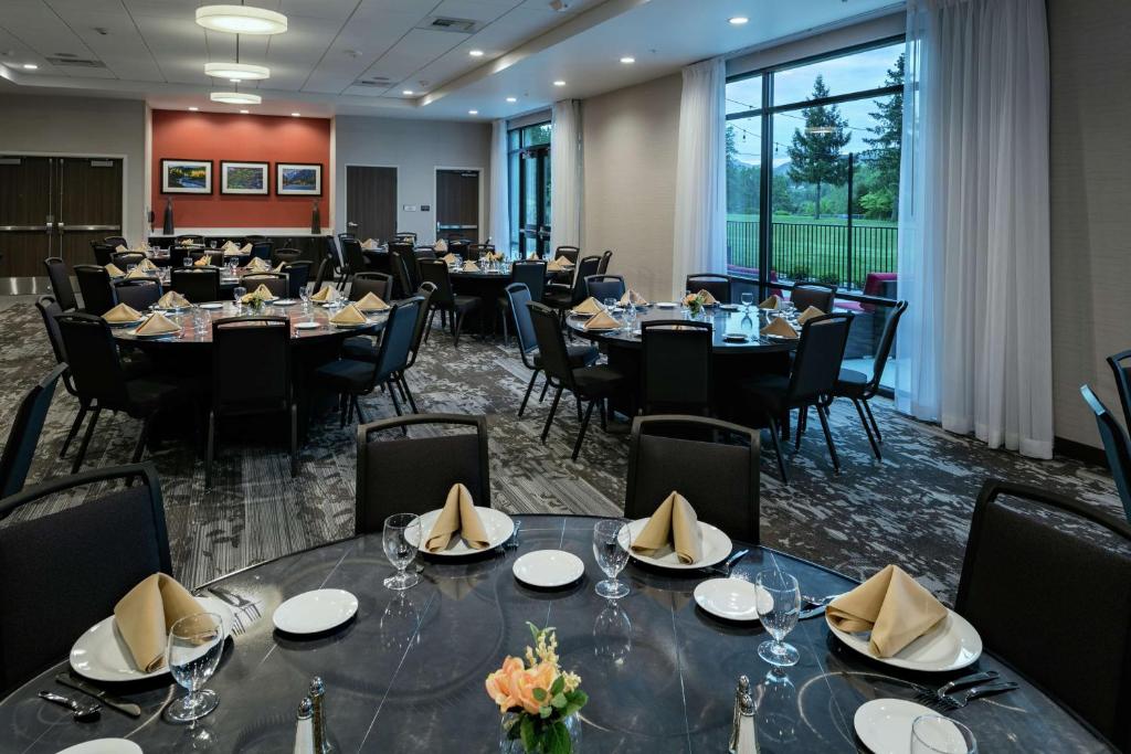 Restaurace v ubytování Hilton Garden Inn Wenatchee, Wa