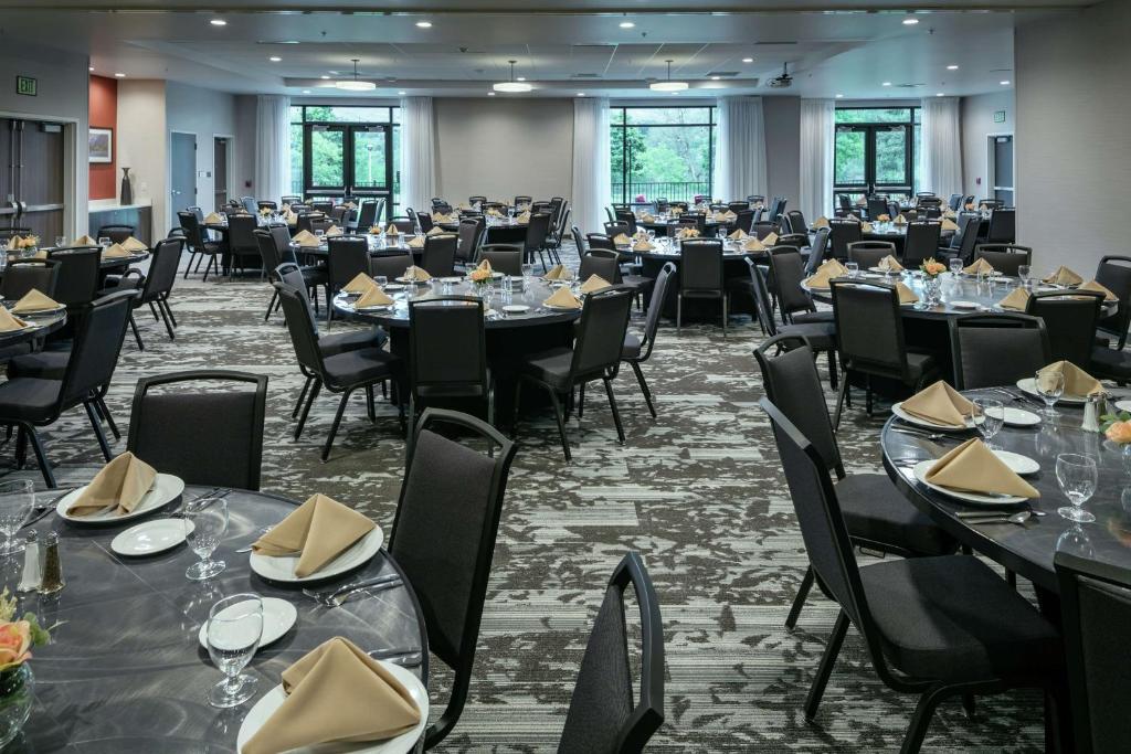 Restaurace v ubytování Hilton Garden Inn Wenatchee, Wa