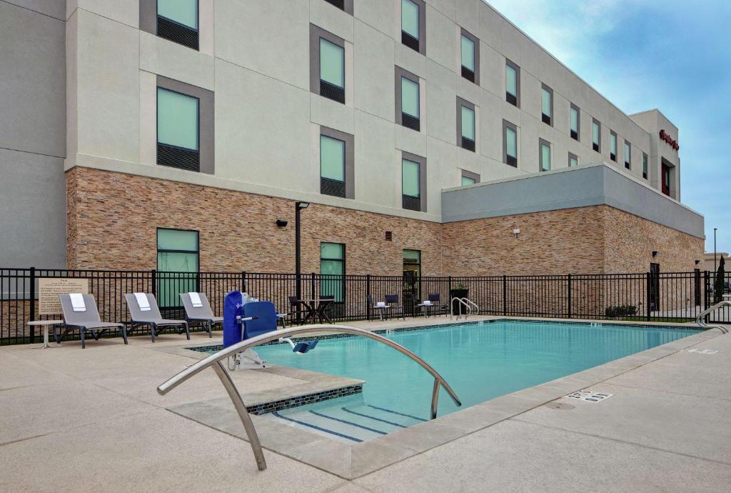 Bazén v ubytování Hampton Inn Weslaco nebo v jeho okolí