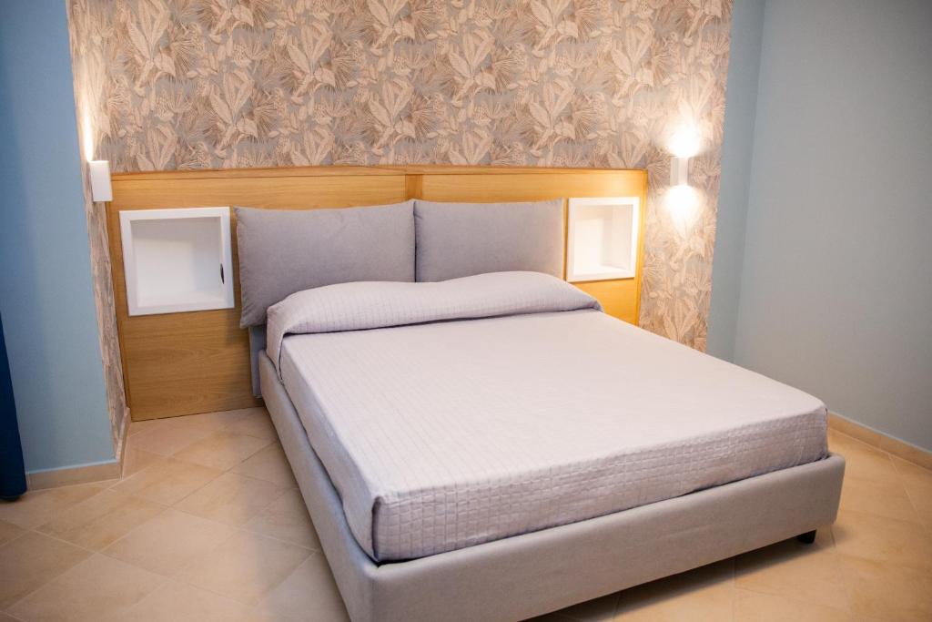A bed or beds in a room at Le Colonne