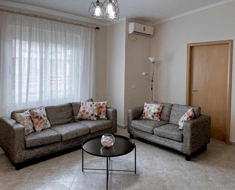 Χώρος καθιστικού στο Summer Breeze Apartment G13, Lalzi Bay, Lura 1