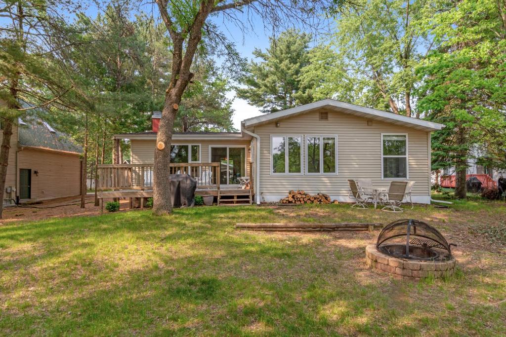 Camelot Lakefront Retreat, New Rome (updated prices 2024)