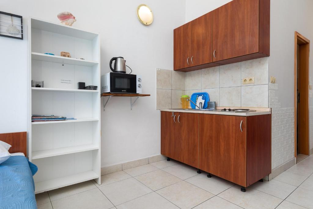 Kuchyň nebo kuchyňský kout v ubytování Apartments by the sea Duce, Omis - 13694