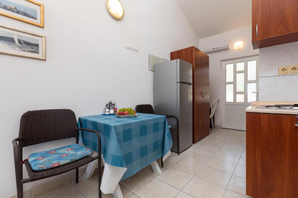 Kuchyň nebo kuchyňský kout v ubytování Apartments by the sea Duce, Omis - 13694