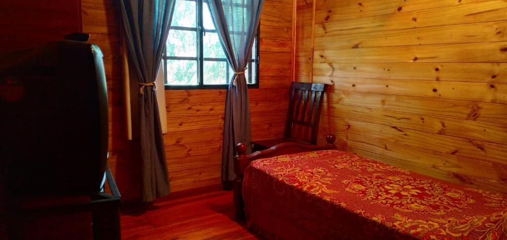 Postel nebo postele na pokoji v ubytování Cabaña Raices