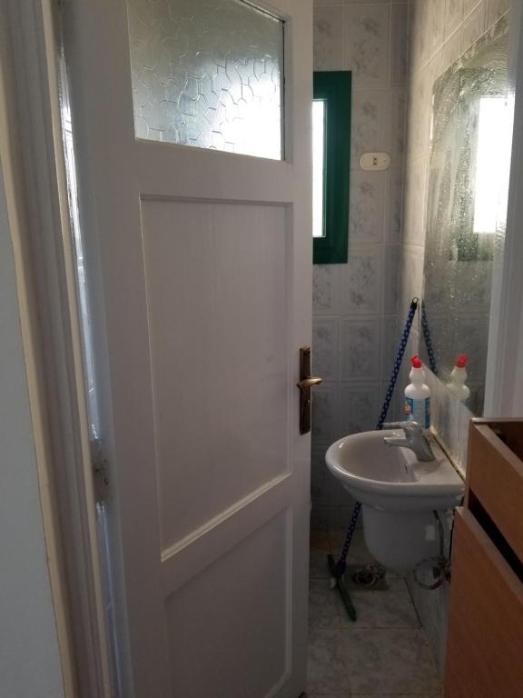 chalet a very large Garden, clear Sea view 8 guests للعائلات فقط شاليه مستقل رؤيه جميله وواضحه للبحر وحديقه كبيره رائعه قريه شاطيء الفيروز سيدى كرير