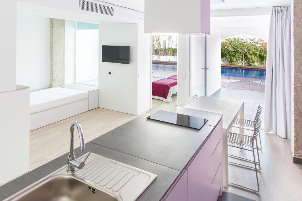 Bazén v ubytování Ebano Hotel Apartments & Spa nebo v jeho okolí