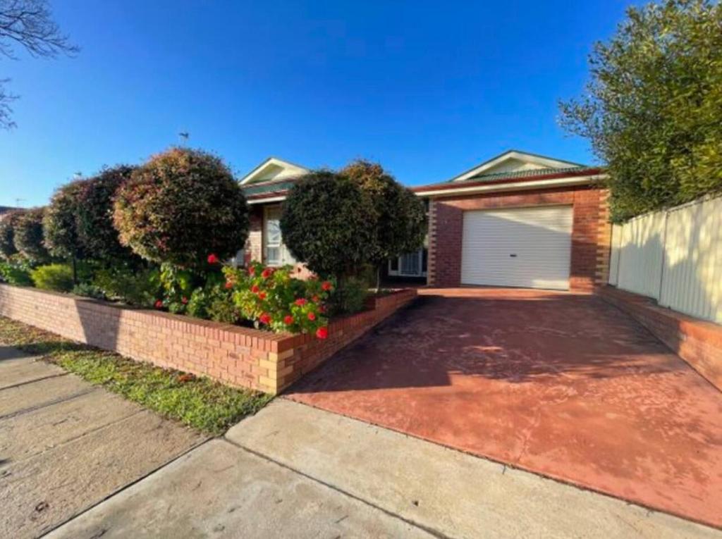 Central Townhouse, Swan Hill Updated 2023 Prices