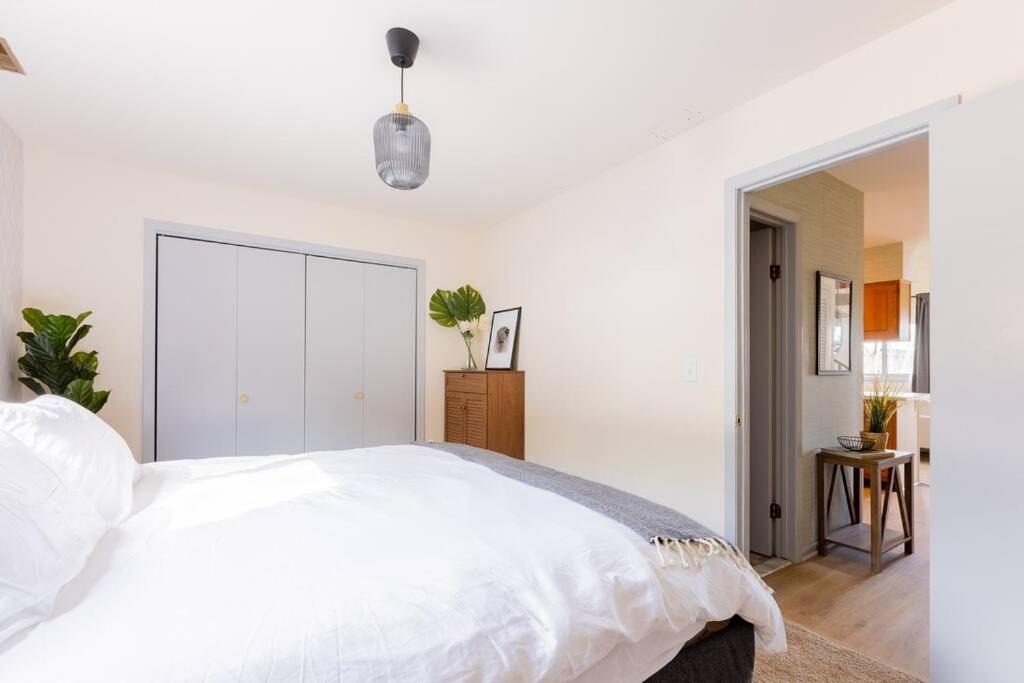 Cozy 2BR condo w/ valley views photo