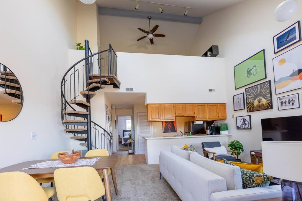Cozy 2BR condo w/ valley views photo