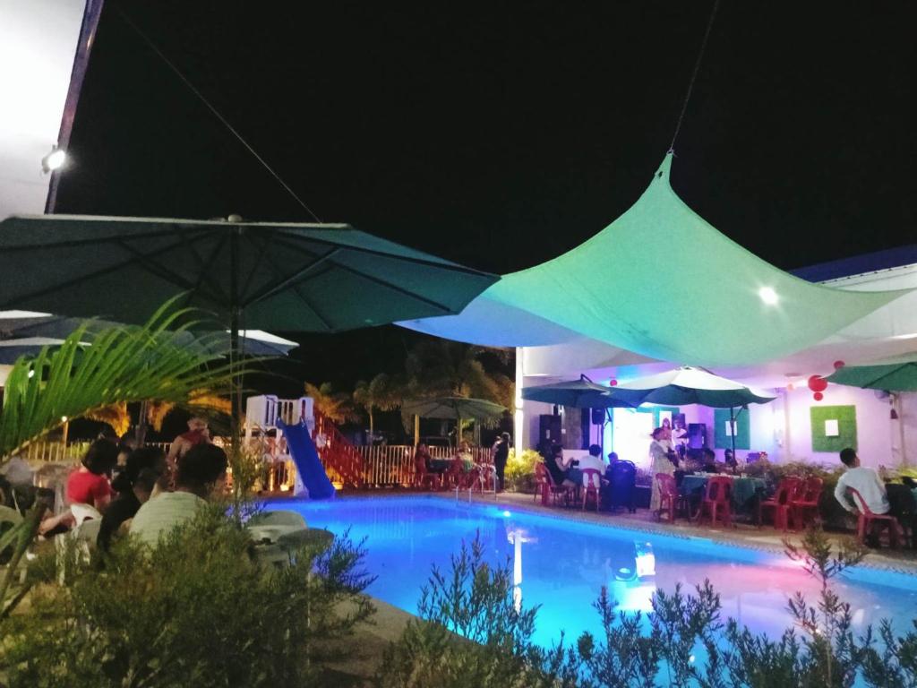Bazén v ubytování Hideaways Restobar and Resort nebo v jeho okolí
