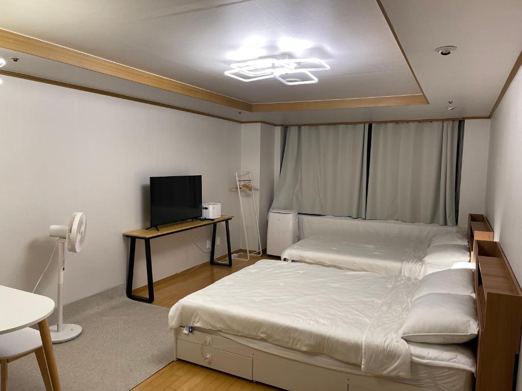 Cama ou camas em um quarto em Posh_HongDae