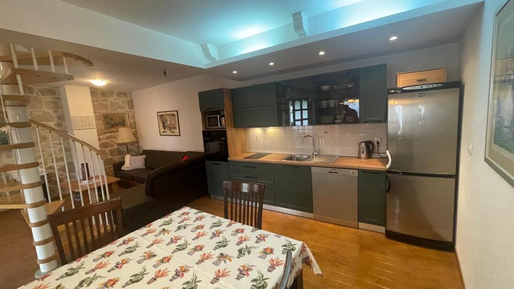 صورة لـ Old stone house VICKO في بودغورا