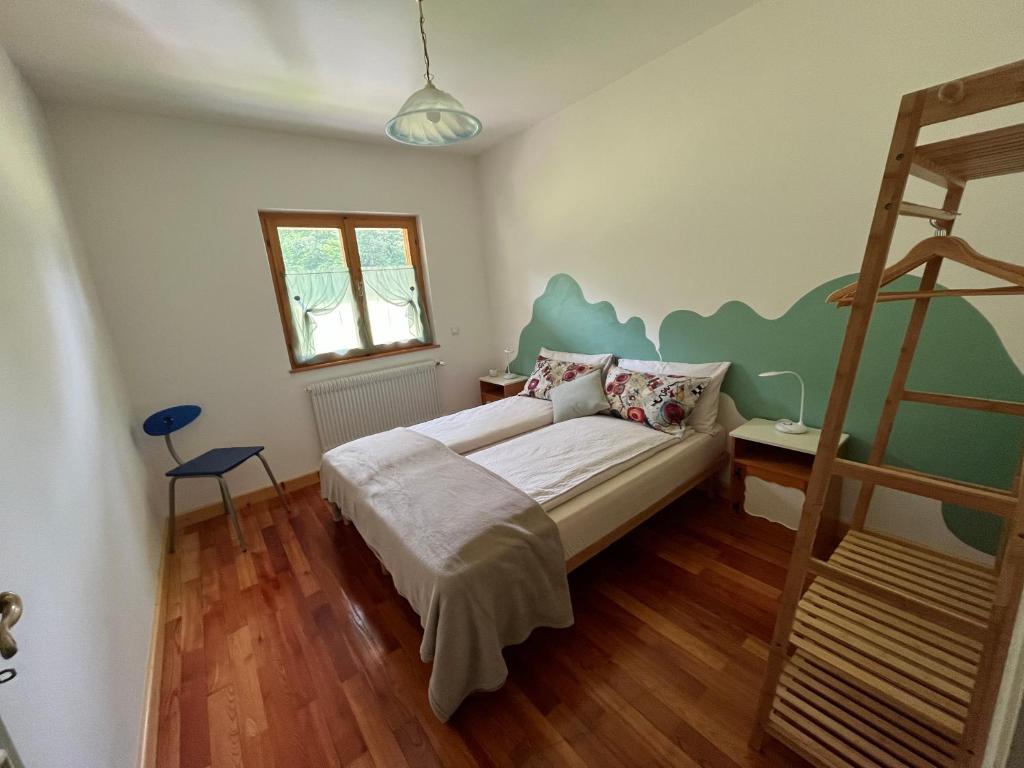 Postel nebo postele na pokoji v ubytování Chalet Barbara in Valle di Sella