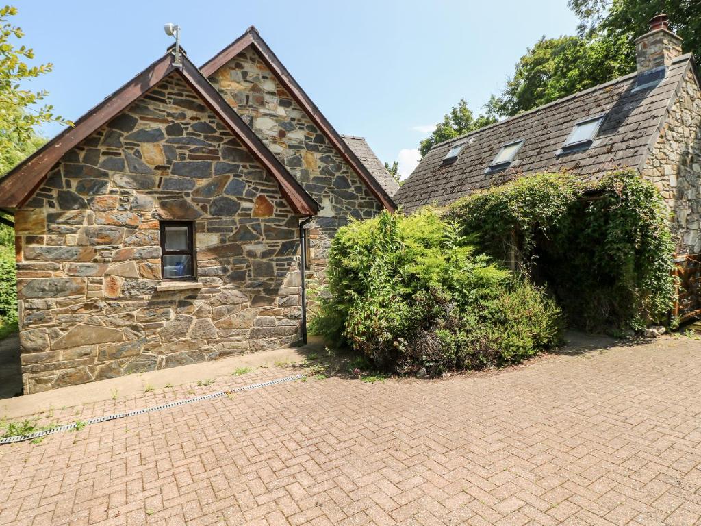 an old stone house with a brick driveway at Banc Y Capel in Newport