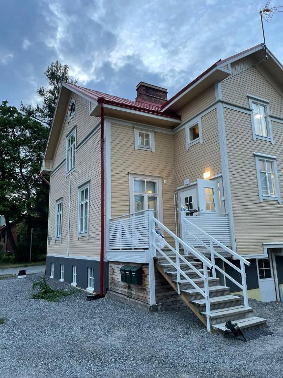 a large house with a staircase on the side of it at Juuri valmistunut uudiskohde in Vaasa