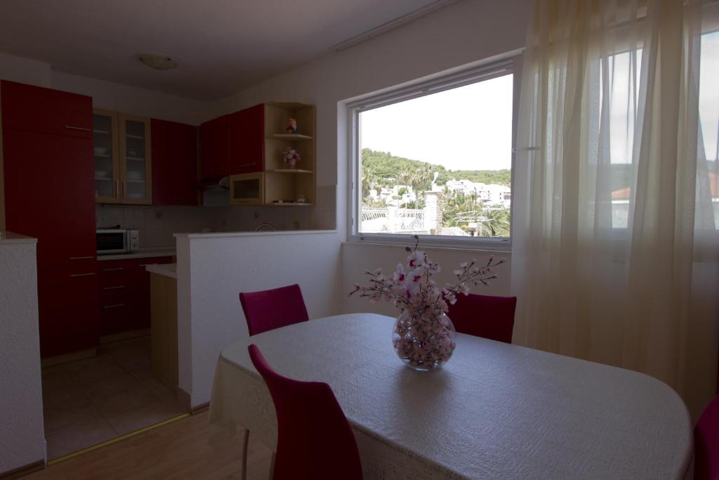 Photo de la galerie de l'établissement Apartments and Rooms Dis, à Vis