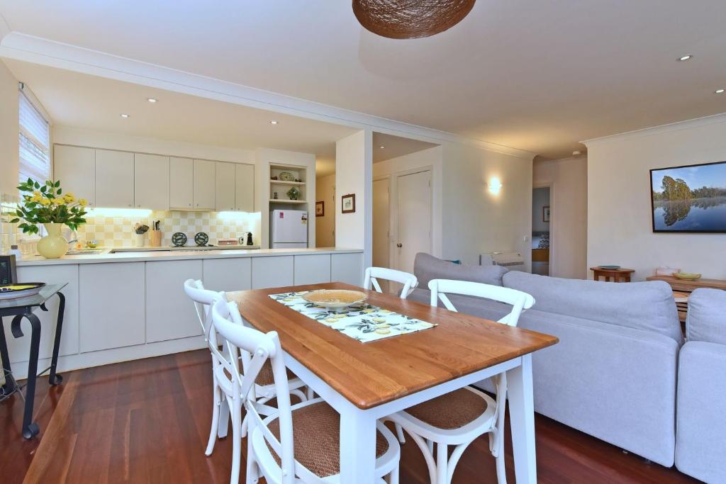 Kuchyň nebo kuchyňský kout v ubytování Villa 2br Bardolino Villa located within Cypress Lakes Resort