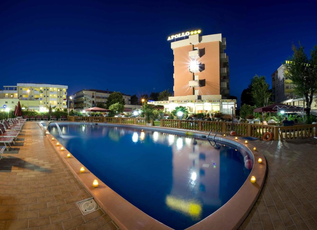 Bazén v ubytování Hotel Apollo nebo v jeho okolí