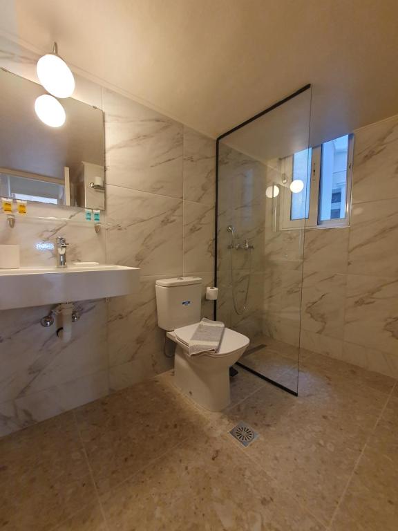 Łazienka w obiekcie Kathopouli Apartment