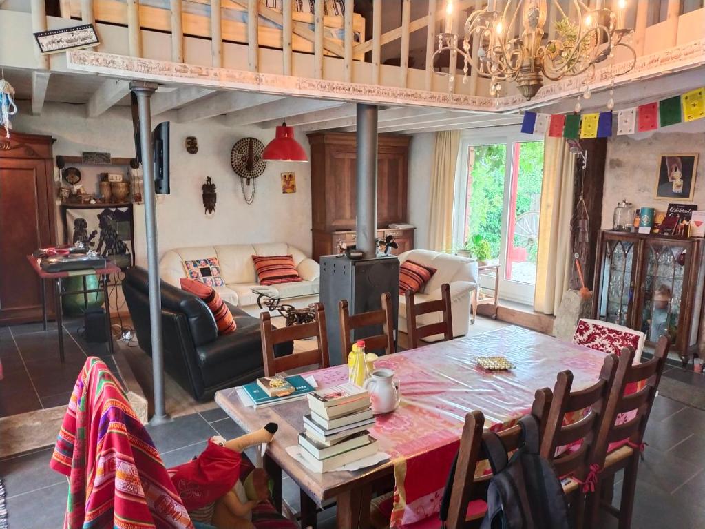 Fotografia z galérie ubytovania Maison atypique, style loft v destinácii Rougnat
