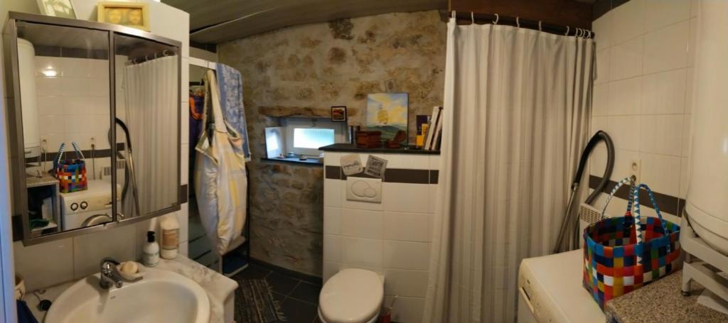 Fotografia z galérie ubytovania Maison atypique, style loft v destinácii Rougnat