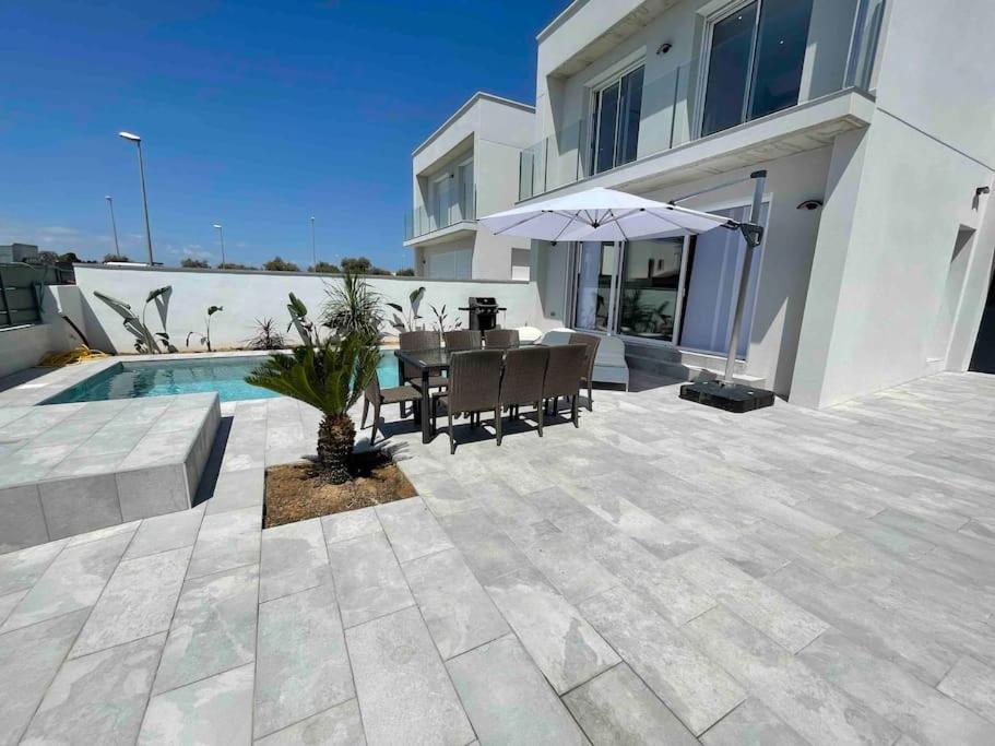 Belle villa contemporaine piscine privée
