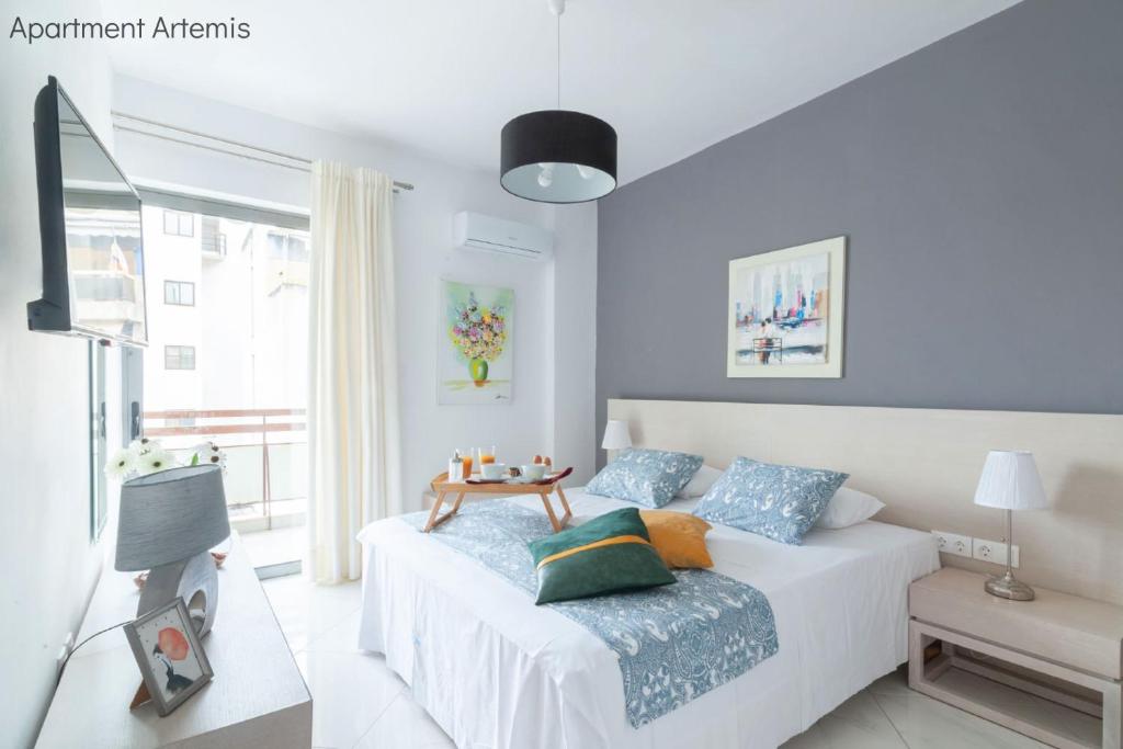 Postel nebo postele na pokoji v ubytování Apollo & Artemis by Heloni Apartments