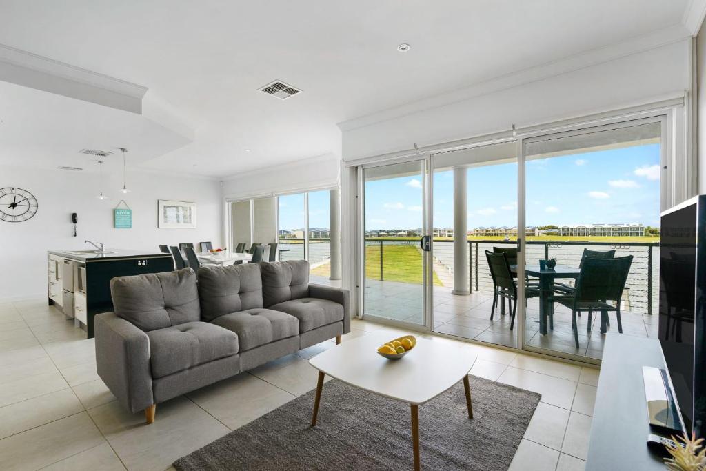 Hindmarsh Island - BYO Linen - Waterfront - Luxury, Hindmarsh Island – Updated 2023 Prices