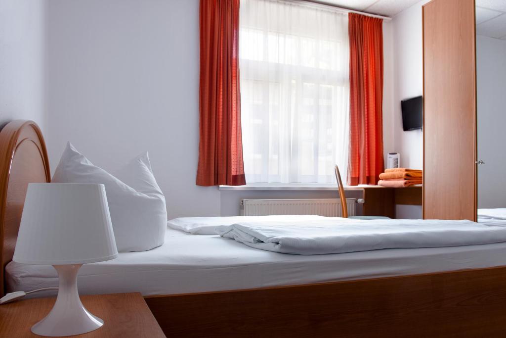 Postel nebo postele na pokoji v ubytování Hotel Eckstein