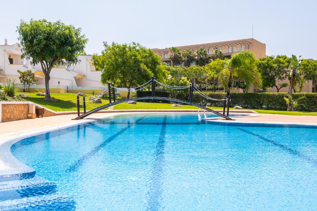 Swimming pool sa o malapit sa Villa Arrifes