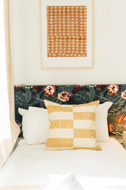 Posezení v ubytování Stunning and colorful- 4Bd 2Bth- Santa Cruz