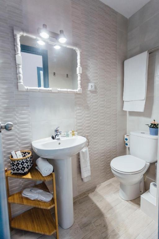 Koupelna v ubytování Stunning and colorful- 4Bd 2Bth- Santa Cruz