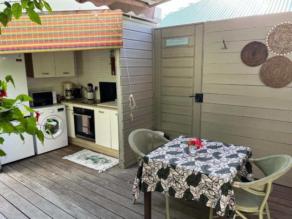 Kuchyň nebo kuchyňský kout v ubytování Studio sucrier 150m des plages orient bay