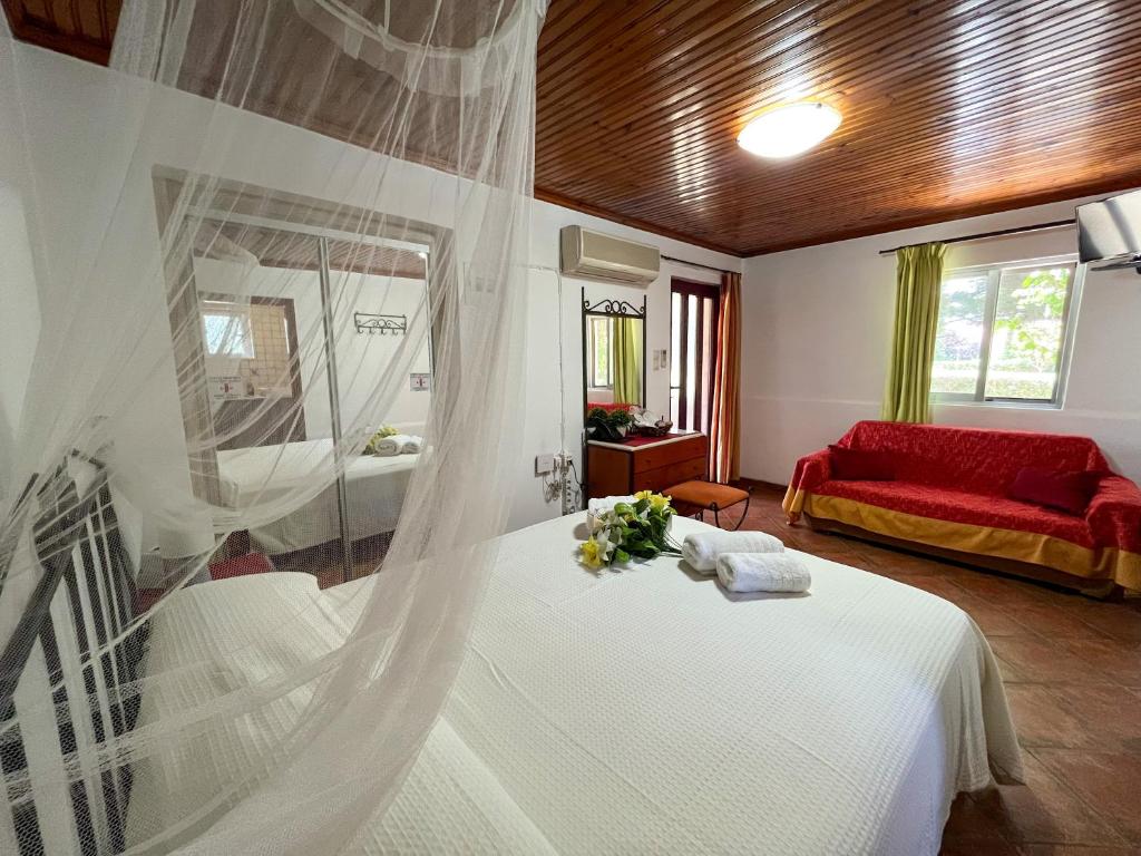Postel nebo postele na pokoji v ubytování Pettas Apartments
