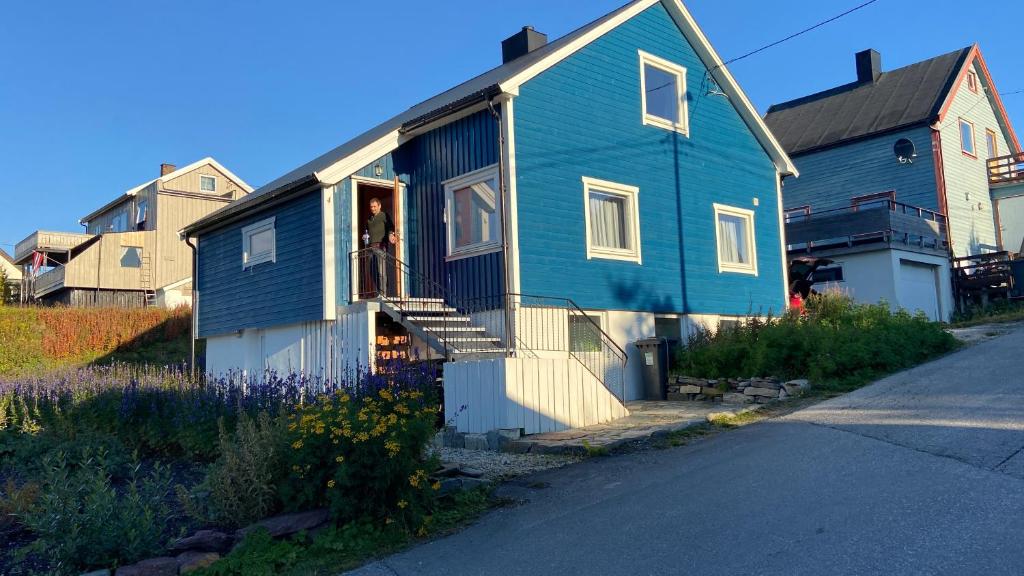 Blue House II at the end of the World - Housity