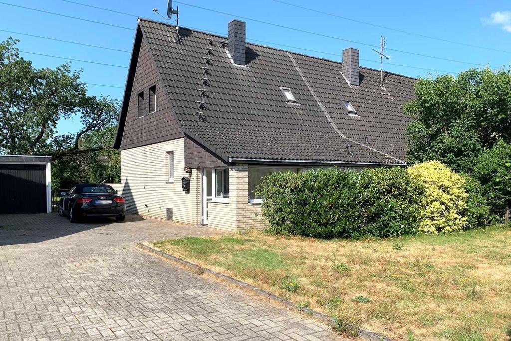 Charming House with Garden in Krefeld, Krefeld (updated prices 2024)