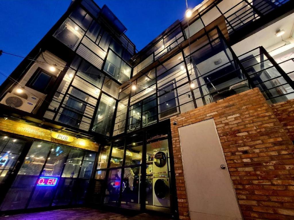 INNO Hostel & Pub Lounge Hongdae