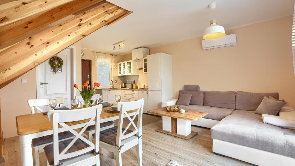 Posedenie v ubytovaní Apartamenty Sun & Snow Rumiankowa