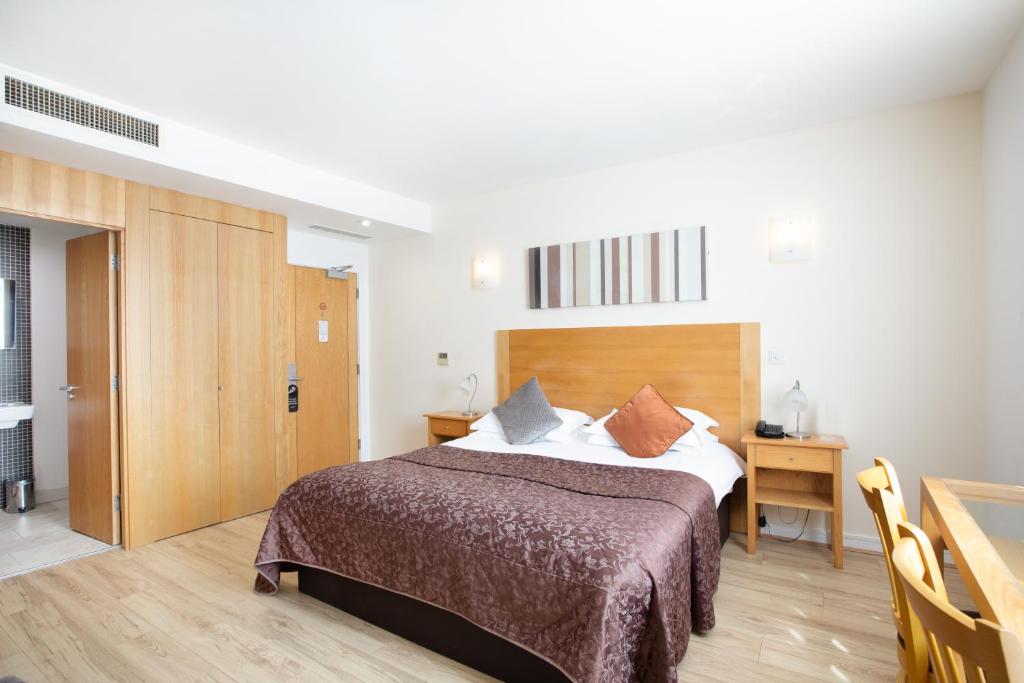 The Cleveland - Resim 28