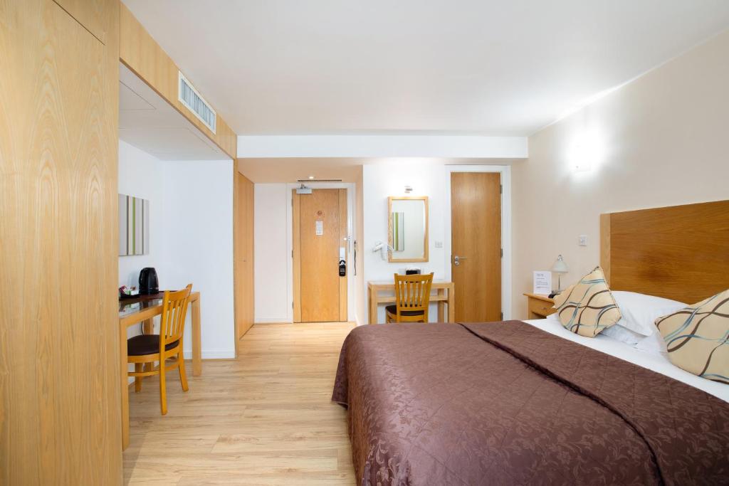 The Cleveland - Resim 31