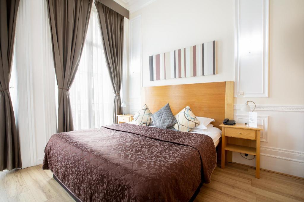 The Cleveland - Resim 30