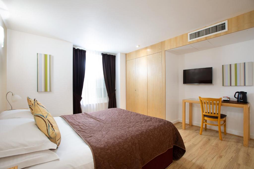 The Cleveland - Resim 34