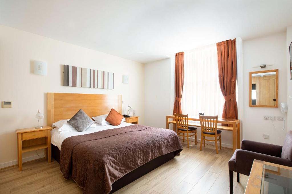 The Cleveland - Resim 37