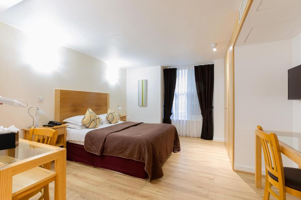 The Cleveland - Resim 36