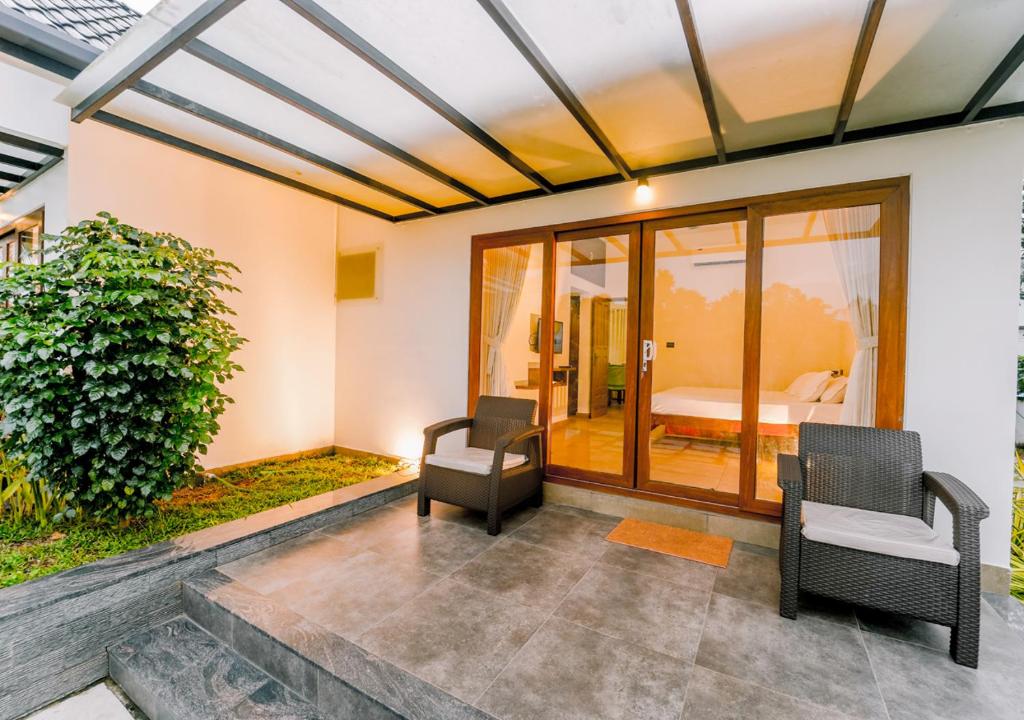La Riva Lakeside Private Pool Villa Kochi by VOYE HOMES - Villa Con Piscina Privada