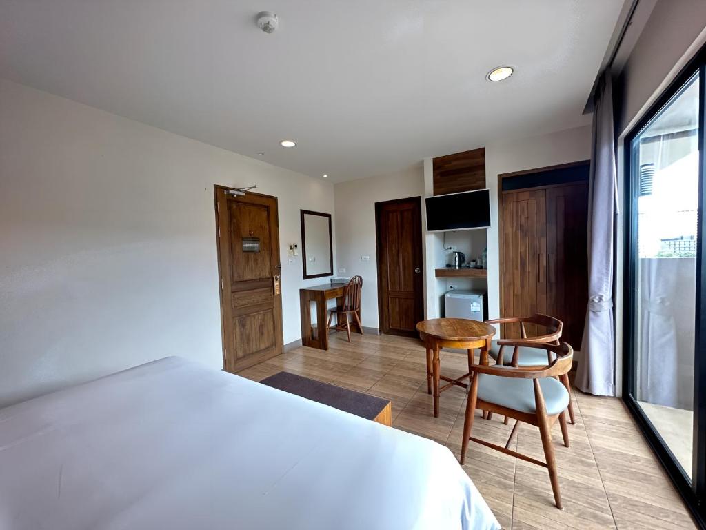 Postel nebo postele na pokoji v ubytování Mangrove Prestige Hotel